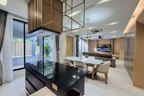 Villa in Phuket, Thailand 3 bedrooms № 170949 - photo 4