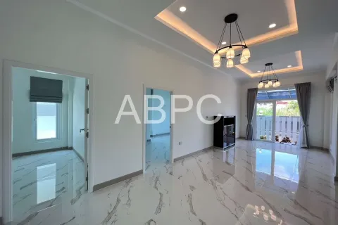 Casa de 3 dormitorios en Pattaya, Tailandia № 210612 - foto 18