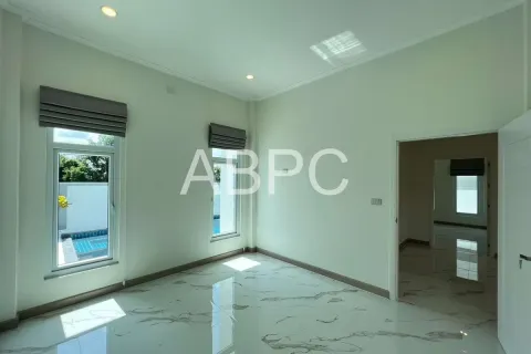 Casa de 3 dormitorios en Pattaya, Tailandia № 210612 - foto 11