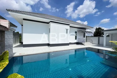 Casa de 3 dormitorios en Pattaya, Tailandia № 210612 - foto 4