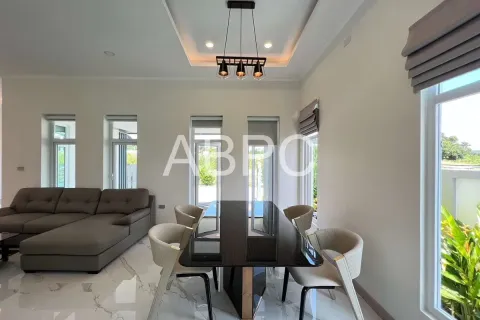 Casa de 3 dormitorios en Pattaya, Tailandia № 210612 - foto 14