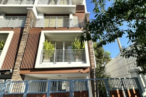 Townhouse à Sathon, Bangkok, Thaïlande 3 chambres № 215449