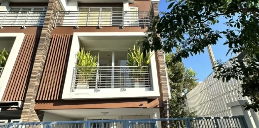 Reihenhaus in Sathon, Bangkok, Thailand 3 Schlafzimmer № 215449