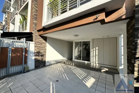 Reihenhaus in Sathon, Bangkok, Thailand 3 Schlafzimmer № 215449 - Foto 2