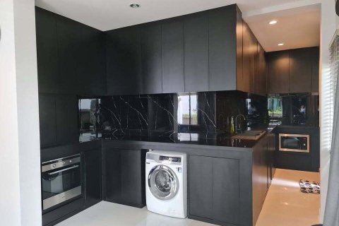 House in Pattaya, Thailand 4 bedrooms № 170737 - photo 2