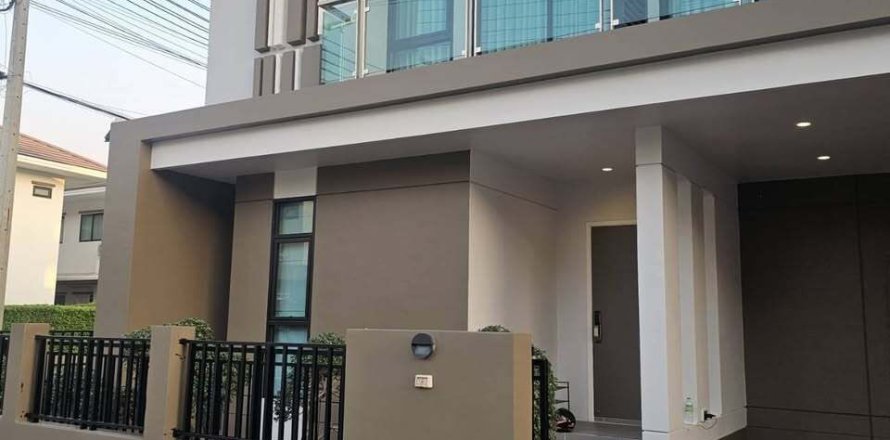 House in Pattaya, Thailand 4 bedrooms № 170737