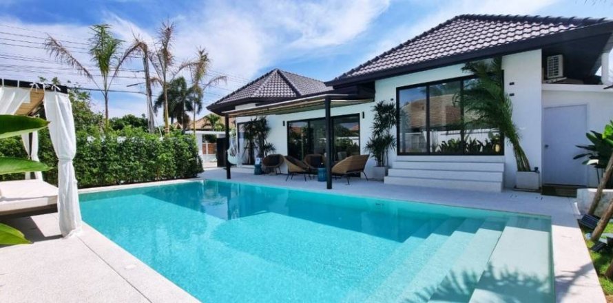 Villa in Pattaya, Thailand 5 bedrooms № 116842