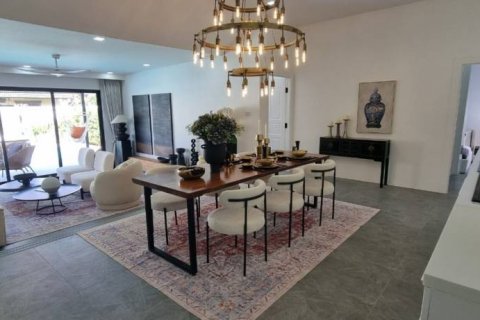 Villa in Pattaya, Thailand 5 bedrooms № 116842 - photo 6