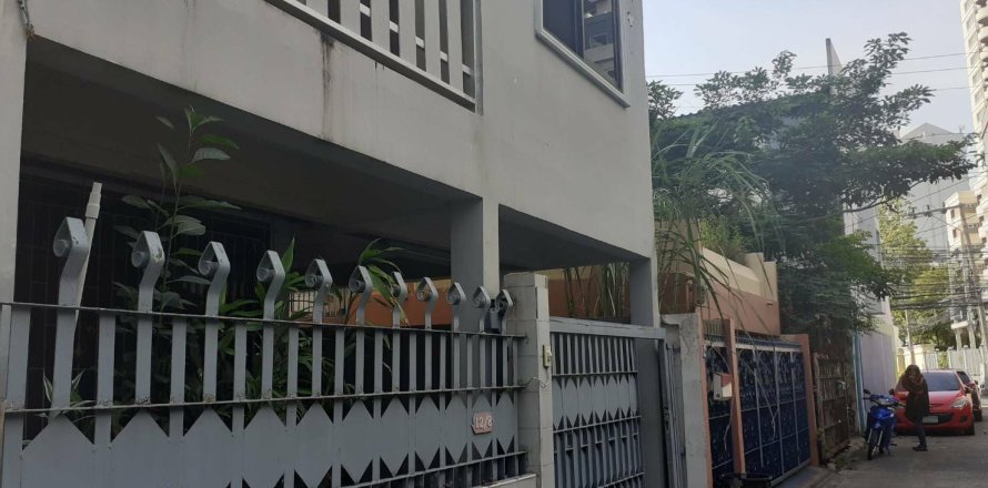 Maison à Watthana, Bangkok, Thaïlande 4 chambres № 160497