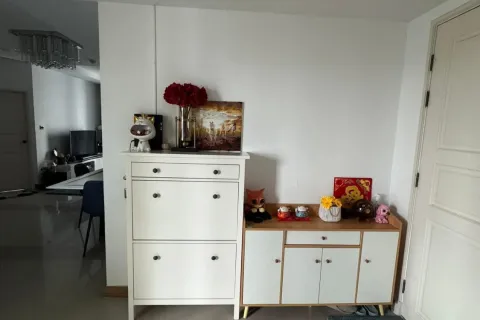 Condo in Huai Khwang, Bangkok, Thailand, 2 bedrooms  № 153501 - photo 3