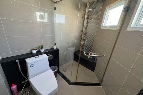 Condo in Huai Khwang, Bangkok, Thailand, 2 bedrooms  № 153501 - photo 6