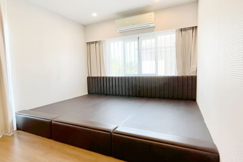 Maison à Nonthaburi, Thaïlande 4 chambres № 147336 - photo 14