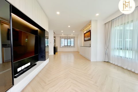 Maison à Nonthaburi, Thaïlande 4 chambres № 147336 - photo 2