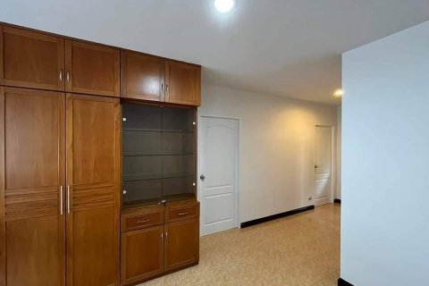 House in Lat Phrao, Bangkok, Thailand 3 bedrooms № 147337 - photo 11