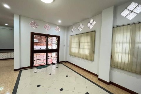 House in Lat Phrao, Bangkok, Thailand 3 bedrooms № 147337 - photo 2