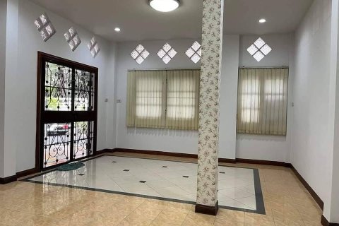 House in Lat Phrao, Bangkok, Thailand 3 bedrooms № 147337 - photo 13