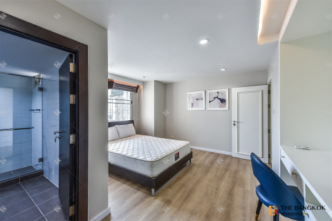 Condo in Bangkok, Thailand, 4 bedrooms № 190097