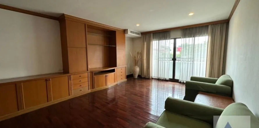 Condo in Yan Nawa, Bangkok, Thailand, 3 bedrooms № 215593