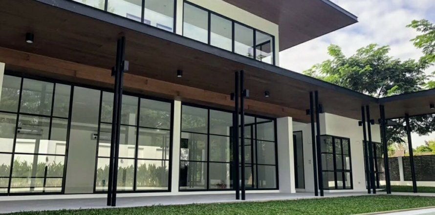 House in Chiang Mai, Thailand 4 bedrooms № 121828