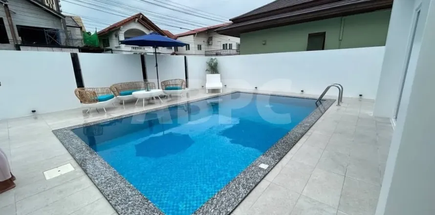 Casa de 4 dormitorios en Jomtien Beach, Pattaya, Tailandia № 211912