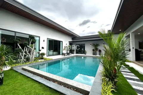 Casa de 4 dormitorios en Pattaya, Tailandia № 211917 - foto 14