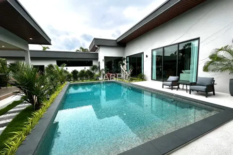 Casa de 4 dormitorios en Pattaya, Tailandia № 211917 - foto 15