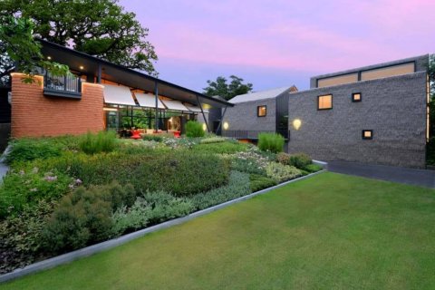 House in Bangkok, Thailand 6 bedrooms № 209673 - photo 2