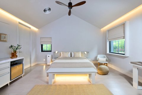 House in Bangkok, Thailand 6 bedrooms № 209673 - photo 20