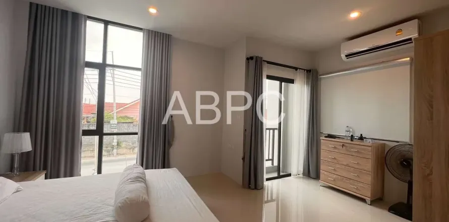Adosado de 3 dormitorios en Pattaya, Tailandia № 211216