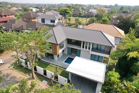 House in Chiang Mai, Thailand 4 bedrooms № 119987 - photo 1