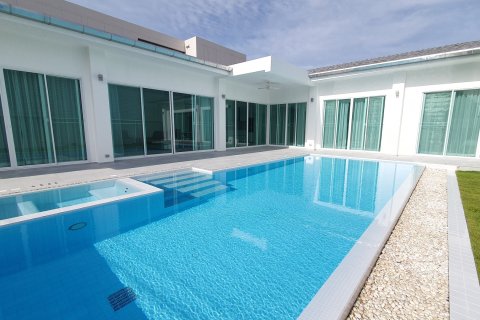 Villa in Phuket, Thailand 3 bedrooms № 151129 - photo 2