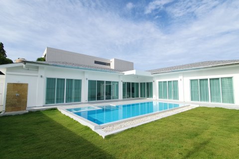 Villa in Phuket, Thailand 3 bedrooms № 151129 - photo 1
