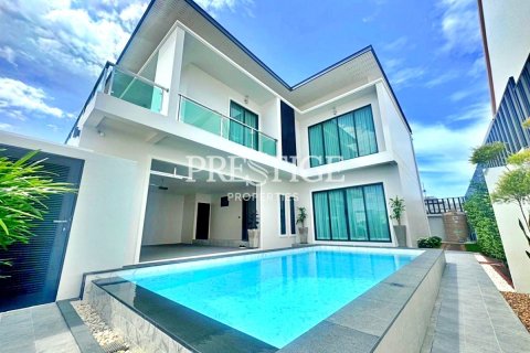 House in Pattaya, Thailand 4 bedrooms № 198418