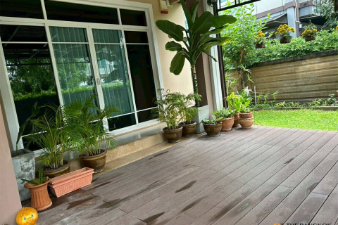 House in Bangkok, Thailand 3 bedrooms № 189067