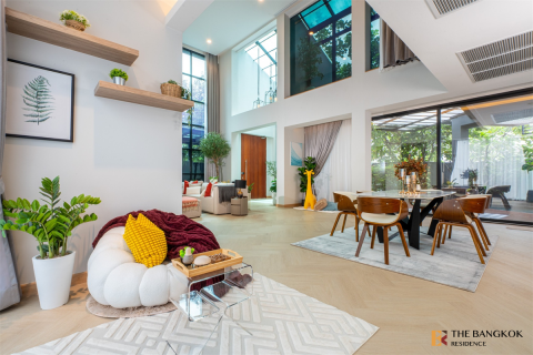 House in Bangkok, Thailand 4 bedrooms № 189066
