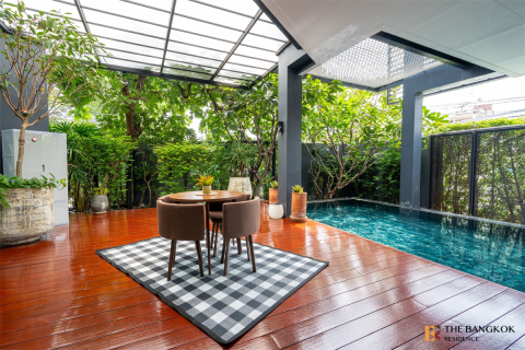 House in Bangkok, Thailand 4 bedrooms № 189066