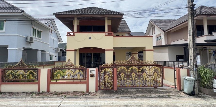 House in Pattaya, Thailand 4 bedrooms № 138453