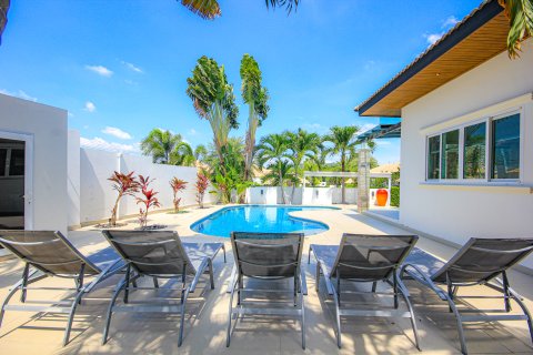 Villa in Hua Hin, Thailand 4 Schlafzimmer № 222133 - Foto 8