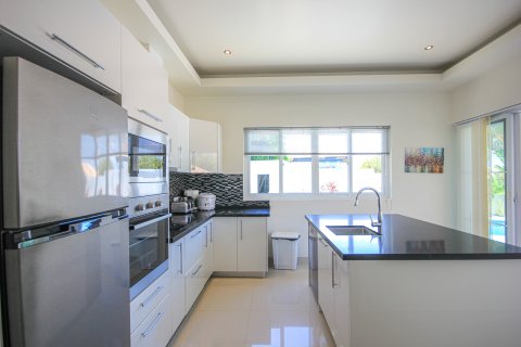 Villa in Hua Hin, Thailand 4 Schlafzimmer № 222133 - Foto 16