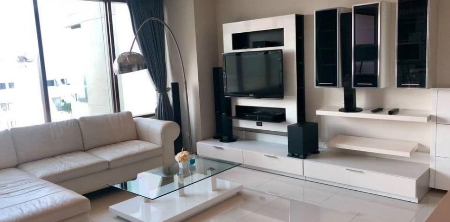 Condo in Khlong Toei, Bangkok, Thailand, 2 bedrooms  № 138274