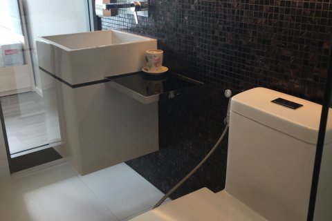 Condo in Watthana, Bangkok, Thailand, 2 bedrooms № 138271 - photo 10