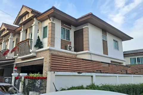 Townhouse à Nonthaburi, Thaïlande 3 chambres № 156615