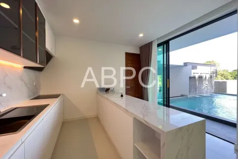 Casa de 5 dormitorios en Pattaya, Tailandia № 211664 - foto 16