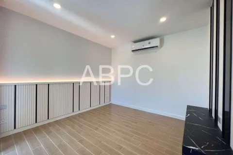 Casa de 5 dormitorios en Pattaya, Tailandia № 211664 - foto 17