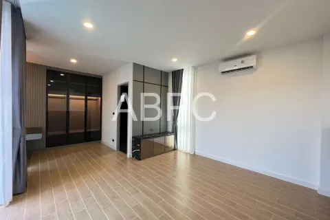 Casa de 5 dormitorios en Pattaya, Tailandia № 211664 - foto 18