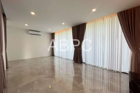 Casa de 5 dormitorios en Pattaya, Tailandia № 211664 - foto 6