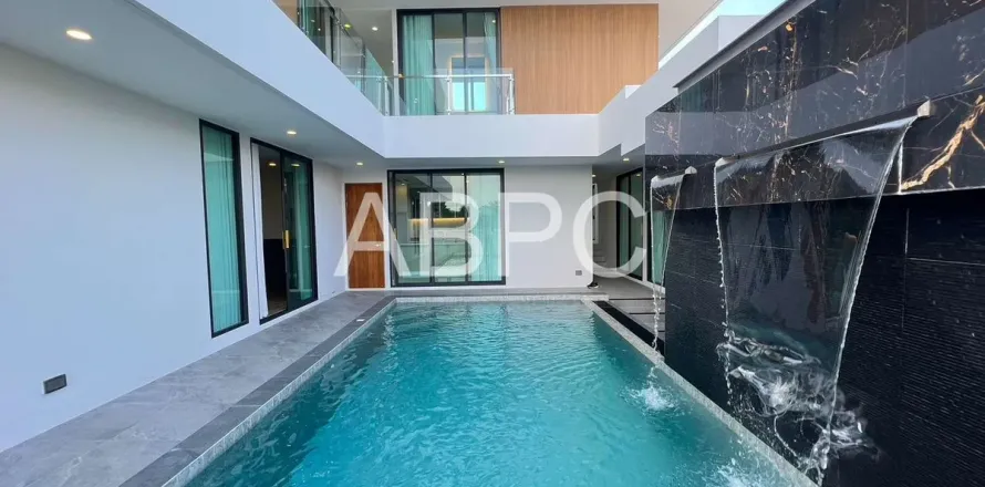 Casa de 5 dormitorios en Pattaya, Tailandia № 211664