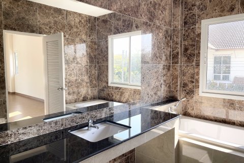 House in Chiang Mai, Thailand 4 bedrooms № 157935 - photo 18