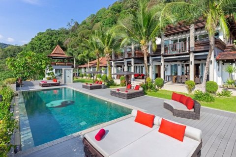 Villa in Kathu, Thailand 8 bedrooms № 134030 - photo 2