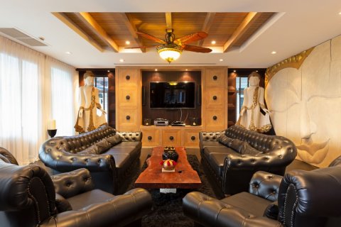 Villa in Kathu, Thailand 8 bedrooms № 134030 - photo 15